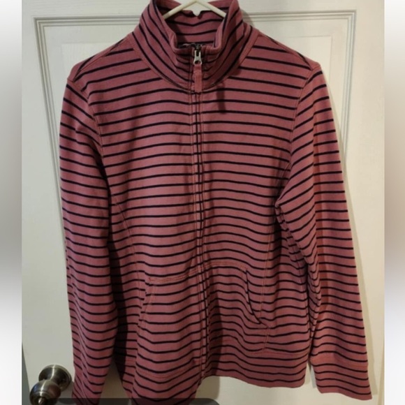 L.L. Bean Pink and Navy Top EUC - Picture 3 of 6